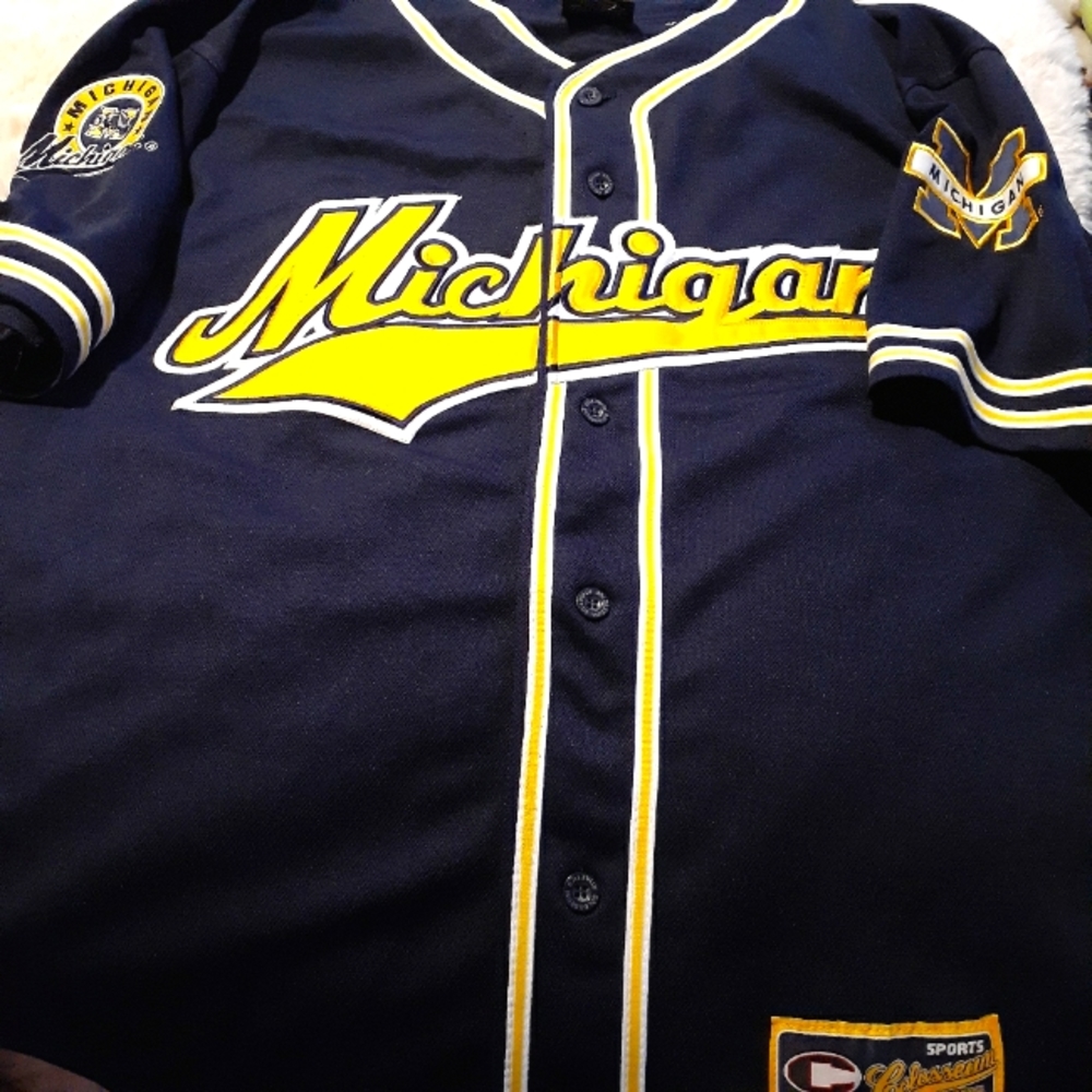 Colosseum Michigan jersey, size large, navy blue color